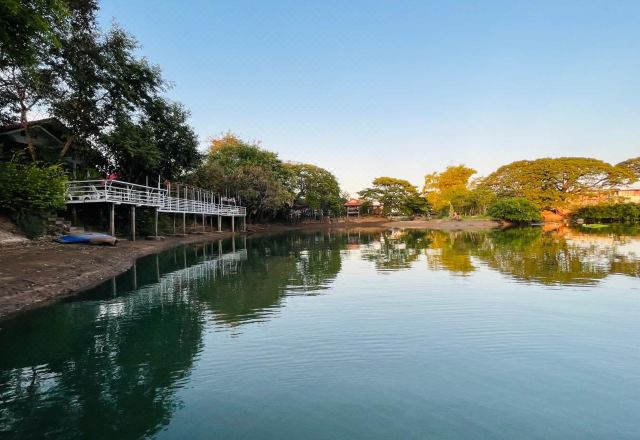 บังกะโลไม้ยกพื้นสไตล์ไทยของ Moon River Resort Phimai ริมแม่น้ำมูล