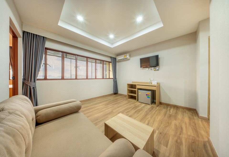 ห้องพักโทนสะอาดสไตล์ใหม่ของ Thap Kaeo Poshtel หลังรีโนเวตปี 2025 เตียงใหญ่