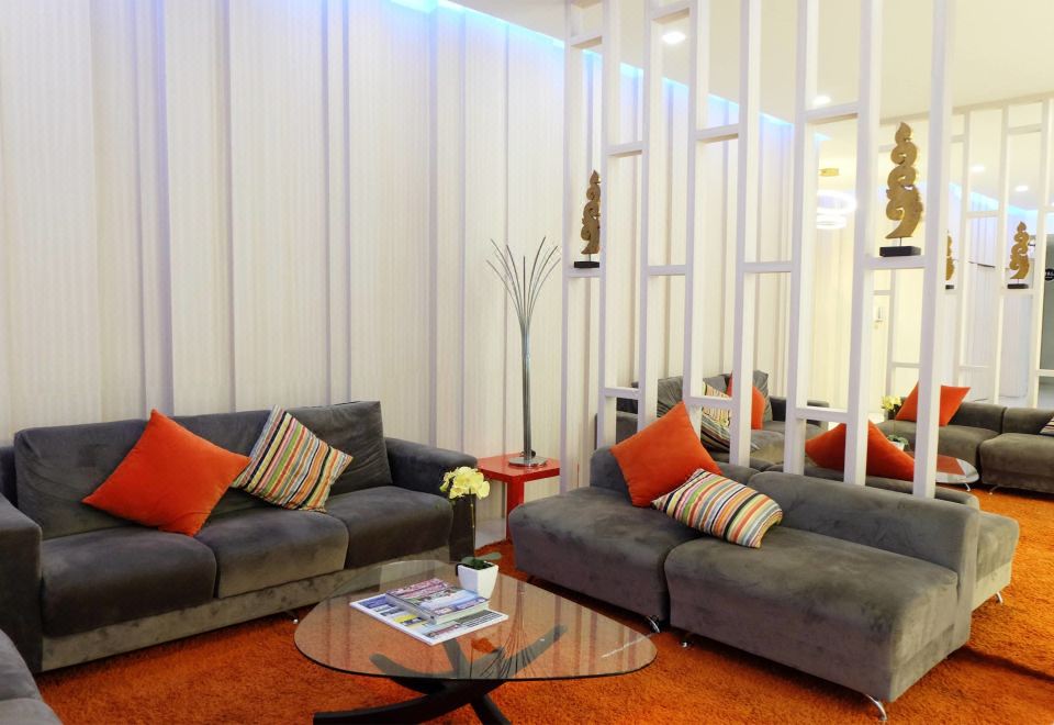 อาคารและสวนของ Grand Hill Resort and Spa นครสวรรค์