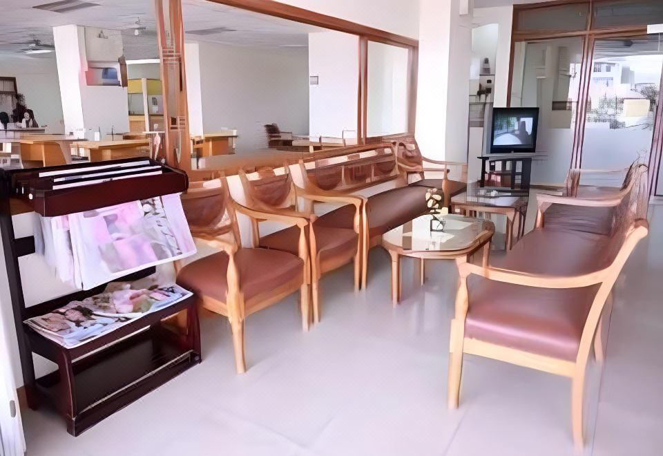 พื้นที่ส่วนกลางและห้องอาหารของ P.A. Place Hotel นครสวรรค์