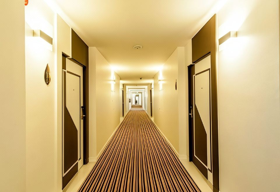 บรรยากาศส่วนกลางและห้องพักของ The Paradiso JK Design Hotel นครสวรรค์
