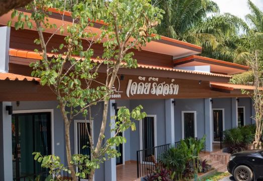 ห้องพัก Cedi Resort ตกแต่งเรียบโทนขาว สะอาดตา