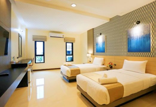 ห้องพักของ iBiz Boutique Hotel นครศรีธรรมราช เตียงนุ่ม โทนสีอบอุ่น