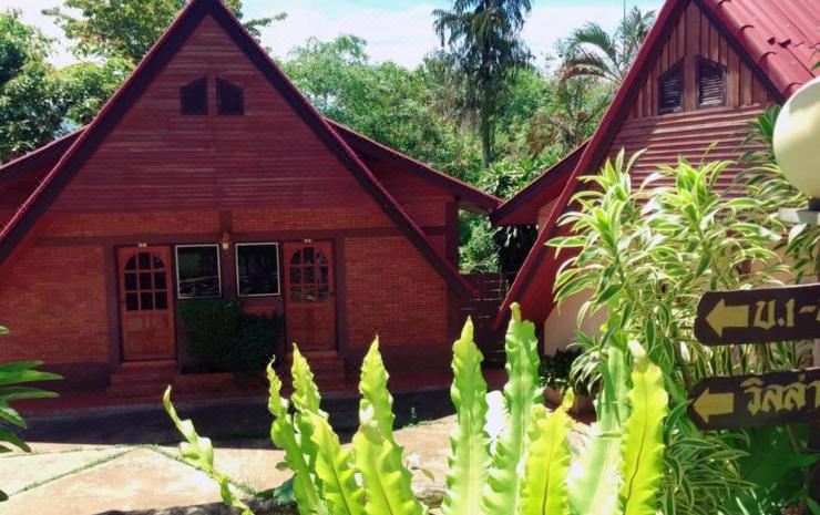 มุมร้านอาหารและพื้นที่ส่วนกลางของ Chomphu Phukha Resort ปัว น่าน