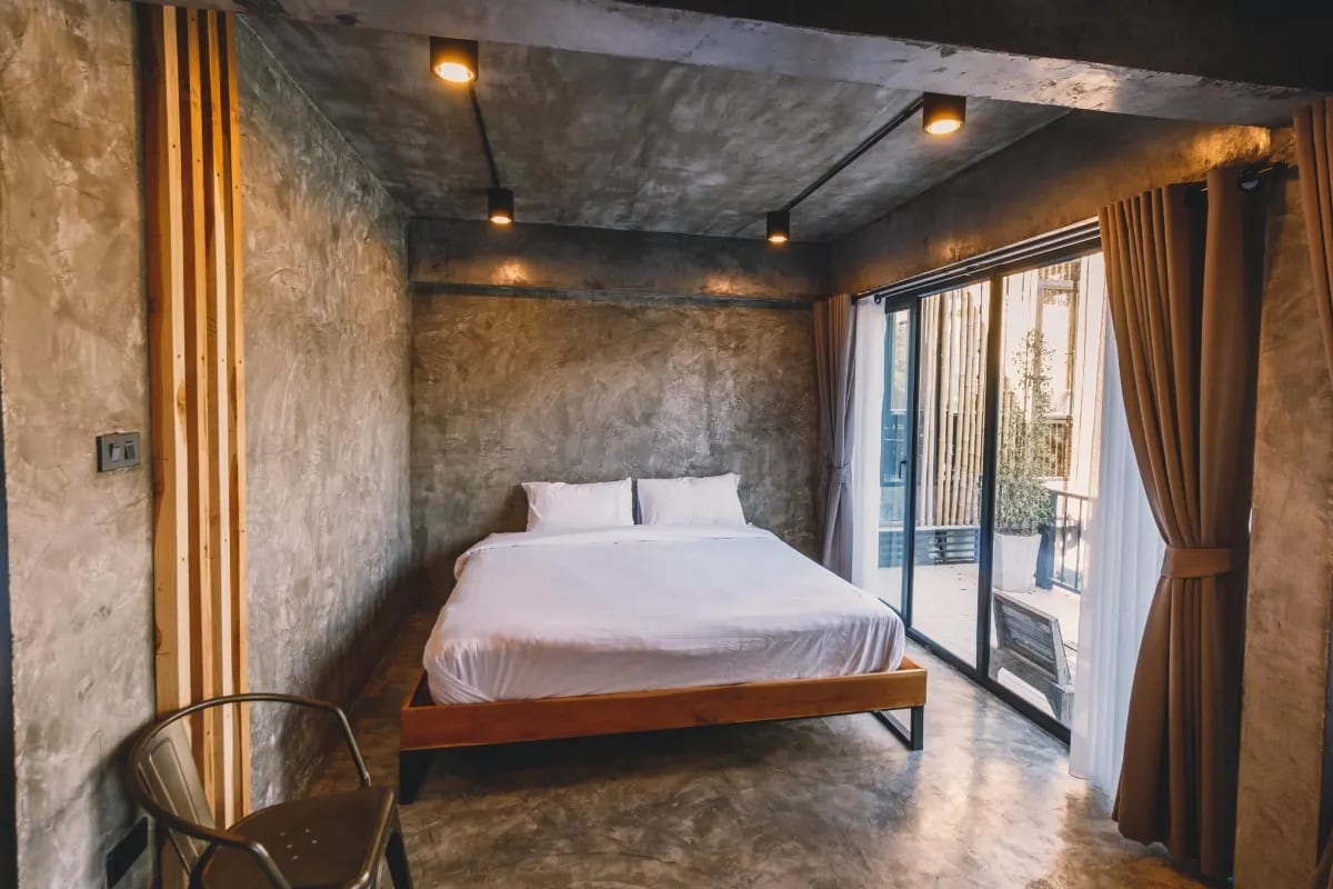 ห้องพักโทนอบอุ่นของ Cocoa Valley Resort พร้อมของต้อนรับเป็นคุกกี้และโกโก้