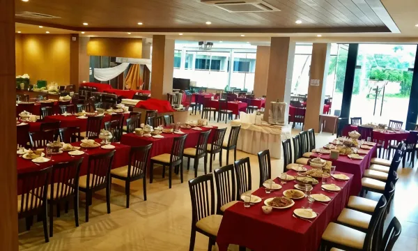 ร้านอาหารและพื้นที่ส่วนกลางของ The Impress Nan Hotel