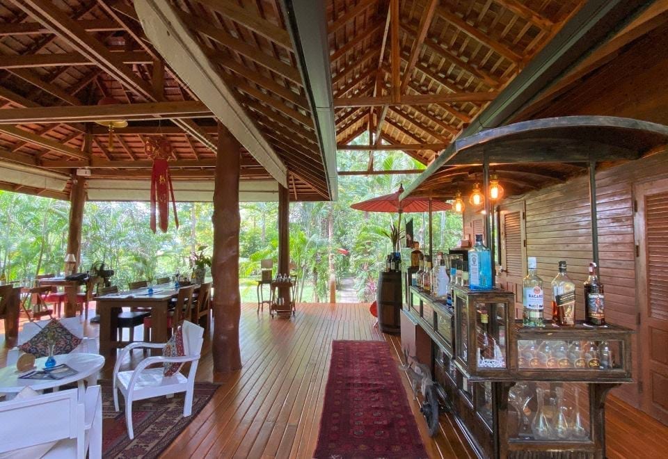 ร้านอาหาร Lemongrass ของ Nan Seasons เสิร์ฟอาหารไทยและตะวันตกพร้อมวิวธรรมชาติ