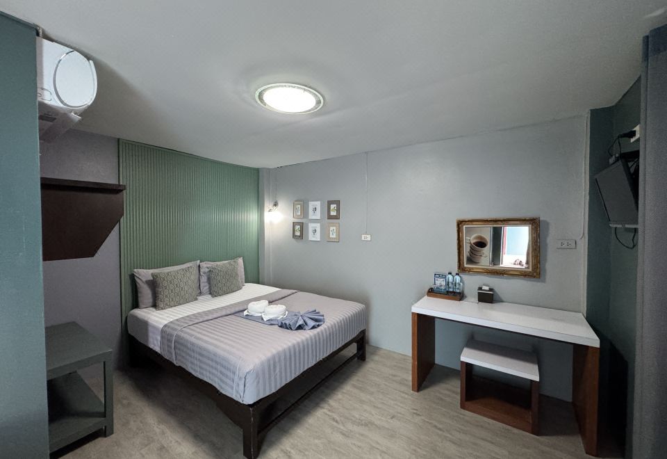 ห้องพักของ Paksina Hotel นราธิวาส โทนสว่าง เตียงสะอาด พร้อมห้องน้ำในตัว