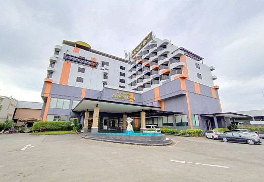 ห้องพัก Asawann Hotel หนองคาย เตียงกว้าง โทนสีขาวเขียว สะอาดเรียบง่าย