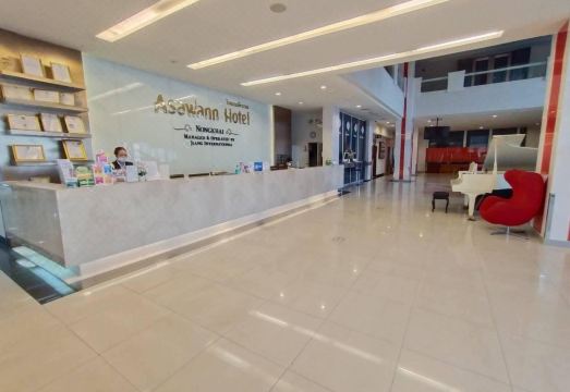ห้องน้ำและมุมในห้องพักของ Asawann Hotel หนองคาย เรียบร้อยสะอาดตา