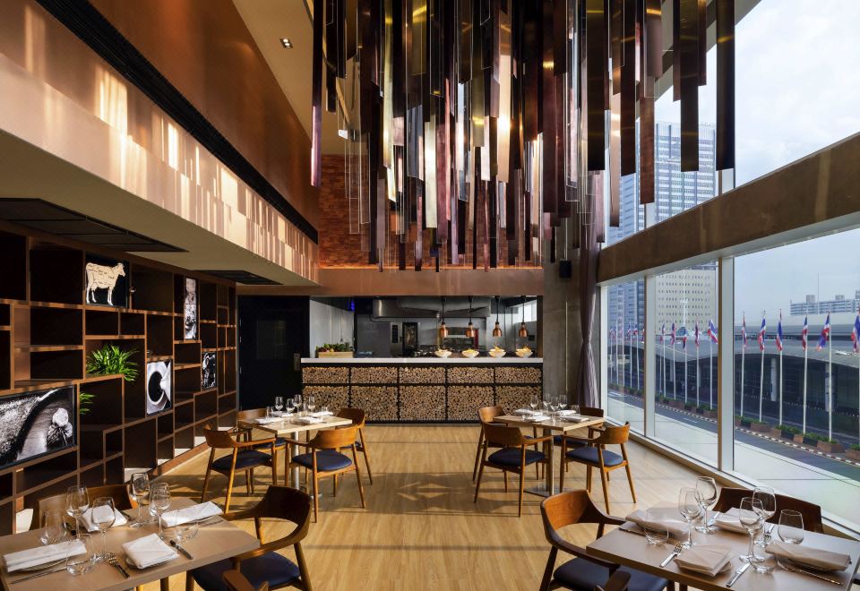 ห้องอาหารบุฟเฟต์ The Square ของ Novotel Bangkok IMPACT
