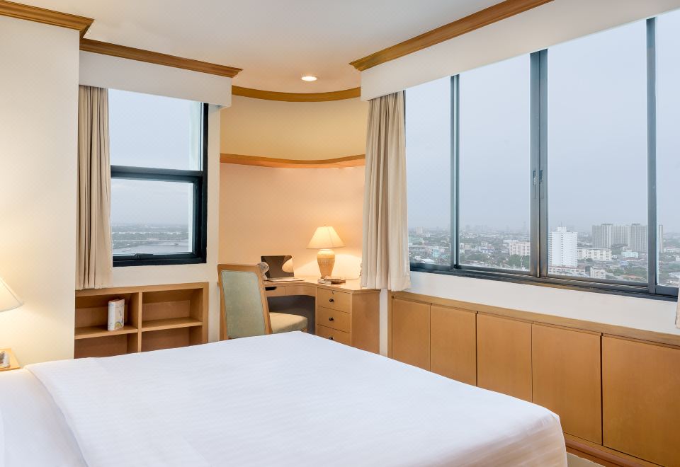 บรรยากาศริมน้ำและสวนของ Riverine Place Hotel and Residence นนทบุรี
