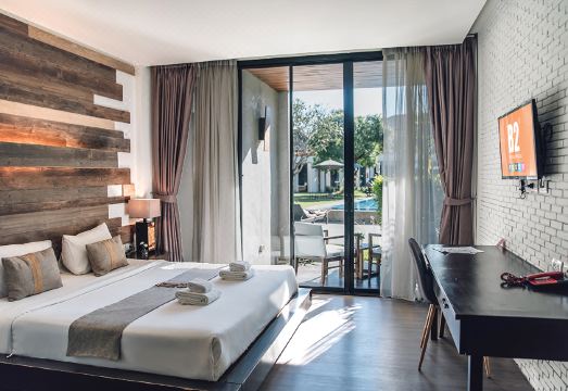 ห้องพักของ B2 Pai Premier Resort ตกแต่งโทนสว่างพร้อมเตียงใหญ่