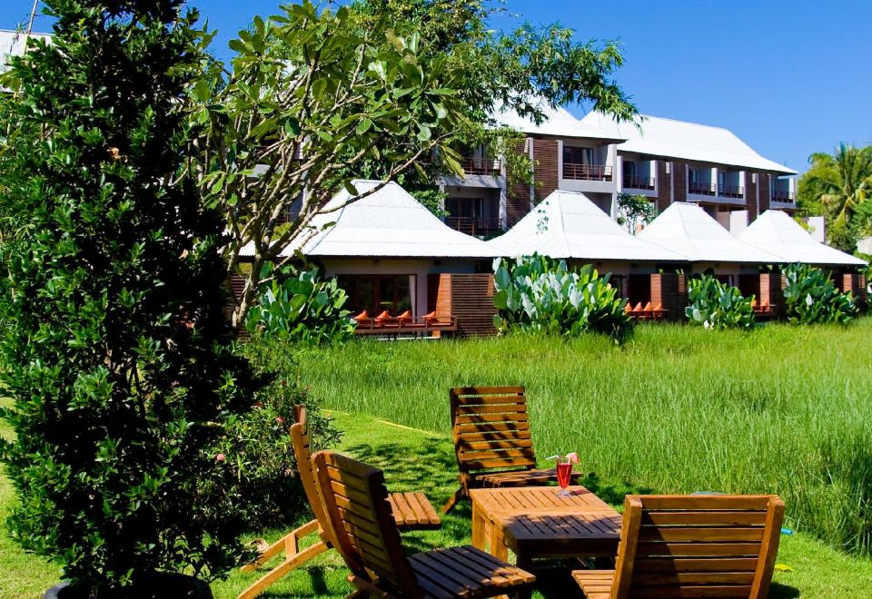 ห้องน้ำกว้างของ Yoma Hotel Pai พร้อมฝักบัวเรนชาวเวอร์
