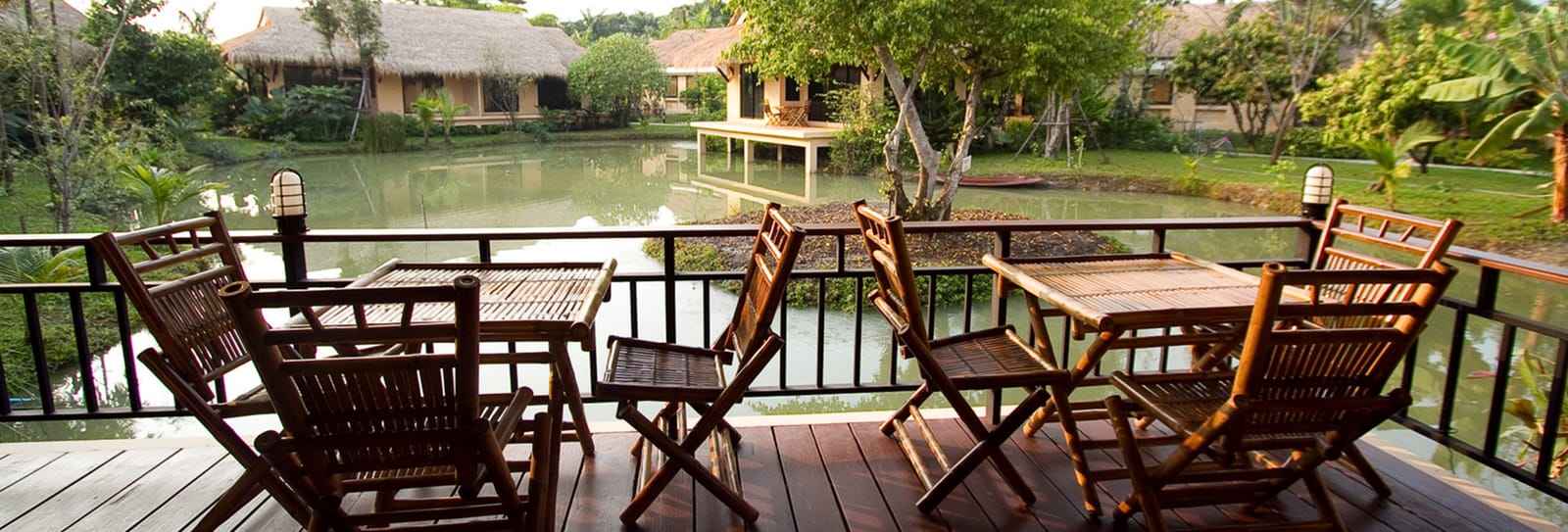 วิลล่าทรงไทยในสวนเขตร้อนของ Ingnatee Resort ริมเจ้าพระยา สามโคก