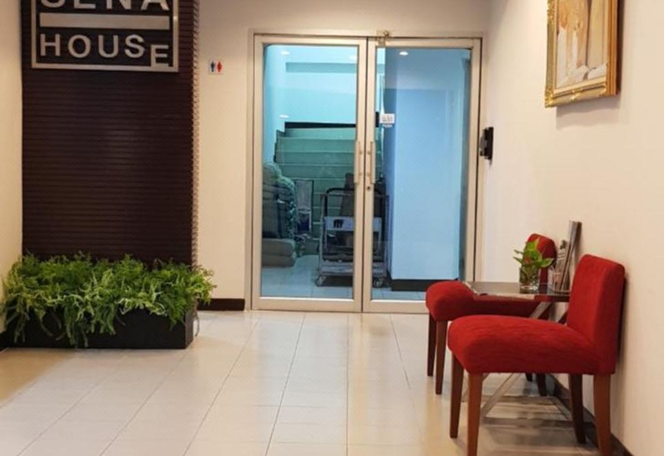 ส่วนห้องน้ำและมุมพักผ่อนภายในห้องของ Sena House Lamlukka Klong2