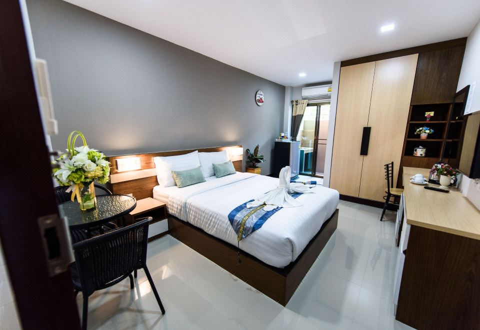 บรรยากาศสวนและตัวอาคารของ Thana Residence Lamlukka ย่านลำลูกกา