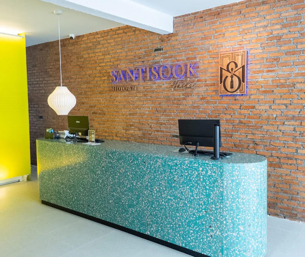 ห้องพักดีไซน์ทันสมัยของ Santisook Midtown Pattani โทนสีอบอุ่น