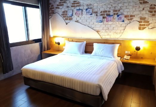 ห้องพักสไตล์ปูนเปลือยของ Southern View Hotel Pattani โทนสีเรียบ