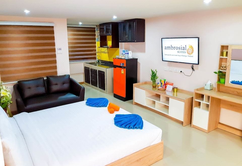 บรรยากาศพื้นที่ส่วนกลางและดาดฟ้ารูฟท็อปของ Ambrosial Suites Pattaya ย่านพัทยาใต้