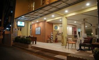ห้องพักของ Happy Hostel Pattaya ตกแต่งเรียบง่ายสะอาดตา พร้อมแอร์และเครื่องนอน