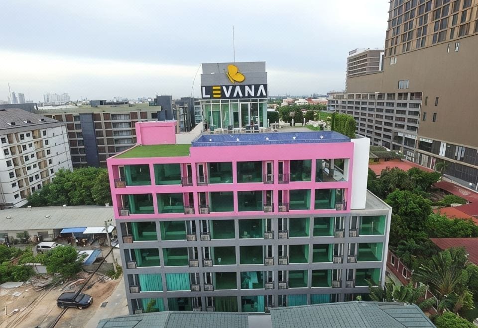 ร้านอาหารและบาร์ของ Levana Pattaya Hotel เสิร์ฟอาหารไทยและตะวันตก