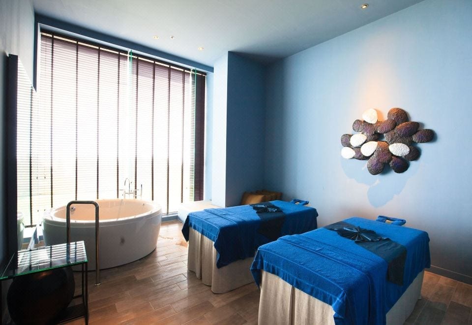 ห้องพักวิวทะเลของ Mövenpick Siam Na Jomtien พร้อมระเบียงส่วนตัวมองออกหาดนาจอมเทียน
