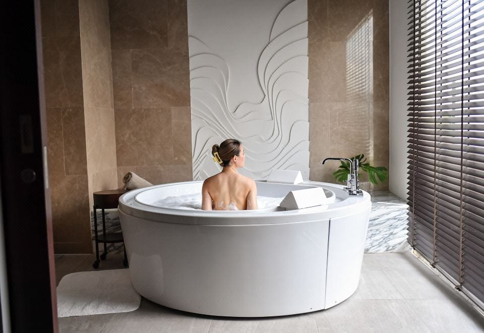 ห้องทรีตเมนต์สปาแบบ full-service ของ Renaissance Pattaya บรรยากาศผ่อนคลาย