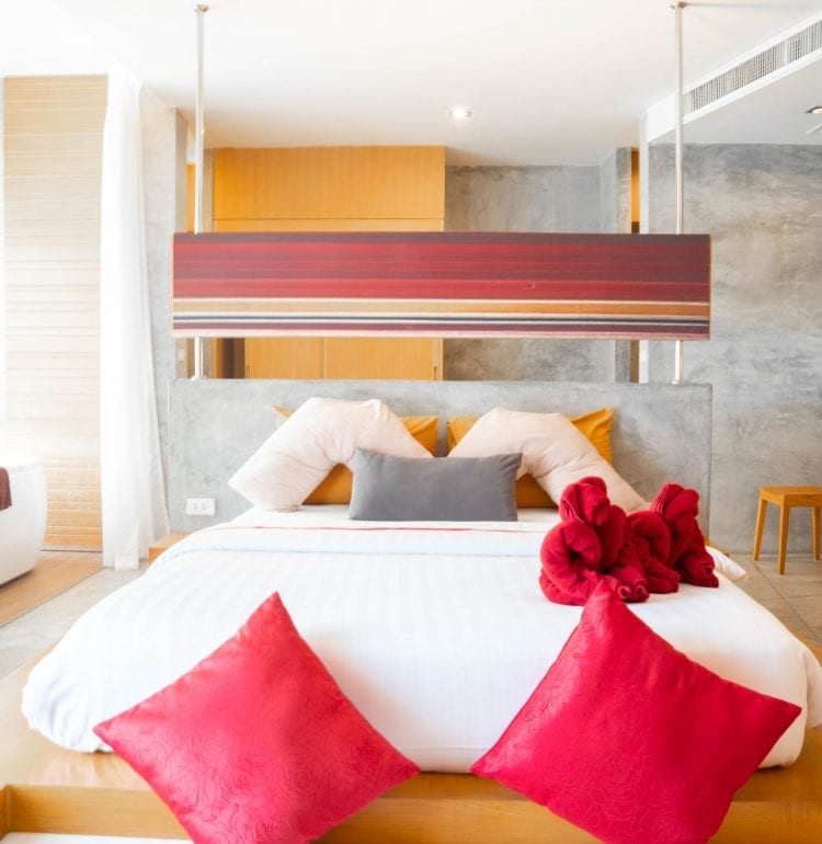 บรรยากาศภายในห้องพัก The Now Hotel Pattaya ตกแต่งเก๋โทนอบอุ่น