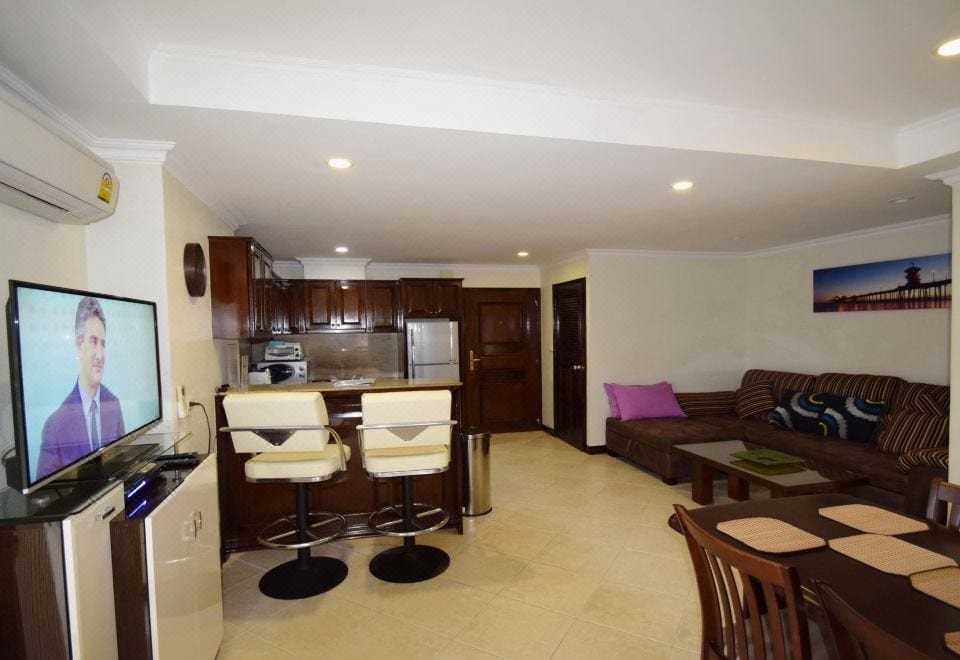 มุมรับประทานอาหารและพื้นที่ใช้สอยในยูนิตของ View Talay Residence 6 Wongamat Beach พัทยา