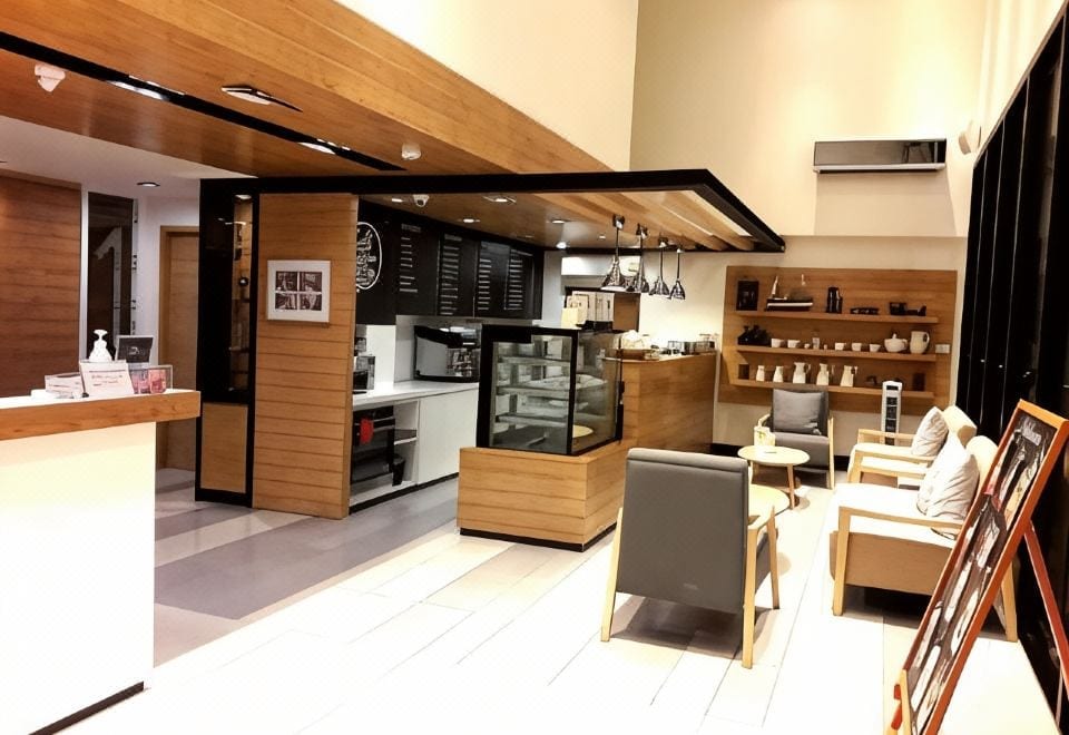 สระว่ายน้ำลอยฟ้าบนรูฟท็อปของ W14 Pattaya มองวิวย่านพัทยาใต้