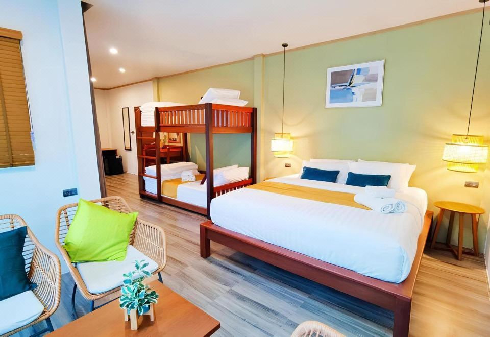 ห้องพักบูทีคของ Canal Village Pakpra เตียงนุ่ม สะอาด เปิดออกเห็นวิวคลอง