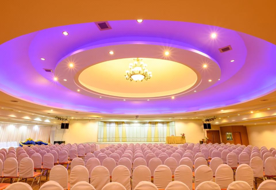 บรรยากาศภายในและส่วนต้อนรับของ Chaikana Thani Hotel พัทลุง
