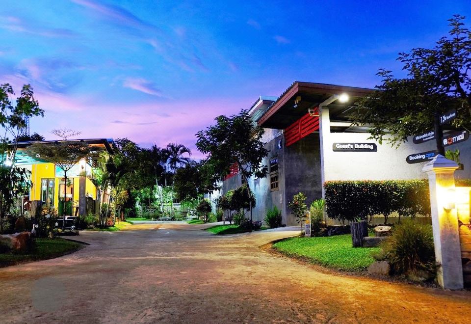 ห้องพักสไตล์มินิมอลของ I Ya Guesthouse พะเยา สะอาดดูใหม่