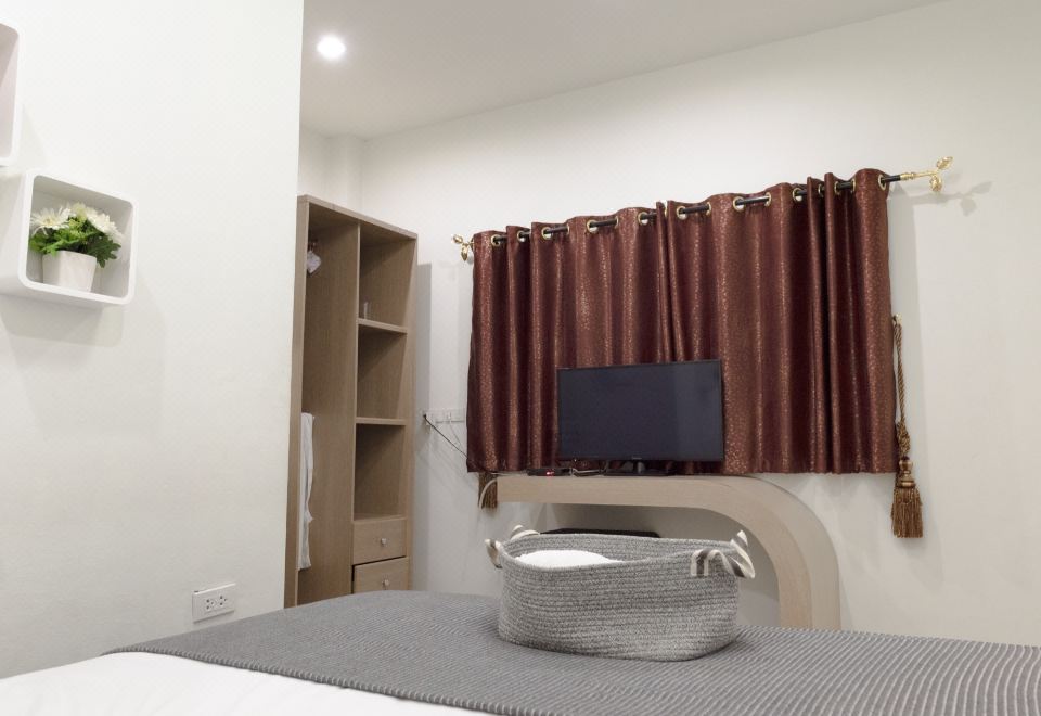 ห้องพักส่วนตัวของ ME HUG Guesthouse and Hostel พะเยา ตกแต่งเรียบ สะอาด