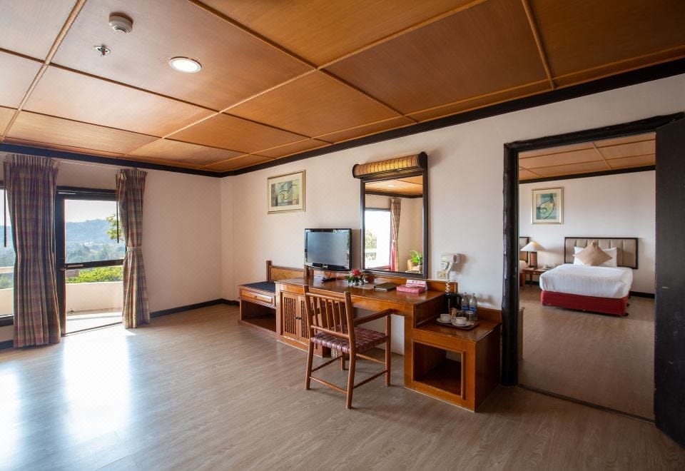 บรรยากาศพื้นที่ส่วนกลางและวิวภูเขาโดยรอบรีสอร์ตในย่านแคมป์สน เขาค้อ