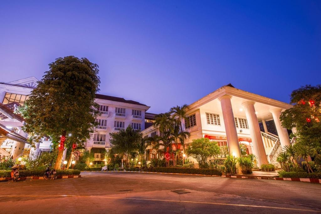 อาคารและมุมภายนอกของโรงแรม Kosit Hill Hotel ใจกลางเมืองเพชรบูรณ์