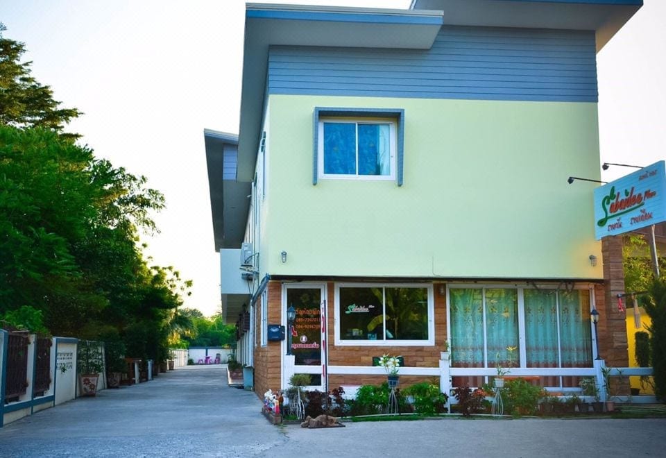 ห้องพักสะอาดเรียบร้อยมีแอร์และทีวีที่ Sabaidee Place เพชรบูรณ์