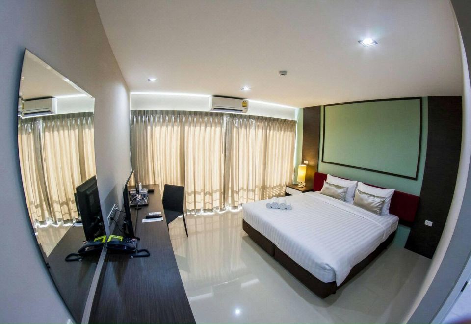 บรรยากาศร้านอาหารและพื้นที่ส่วนกลางของ SR Residence Hotel เพชรบูรณ์