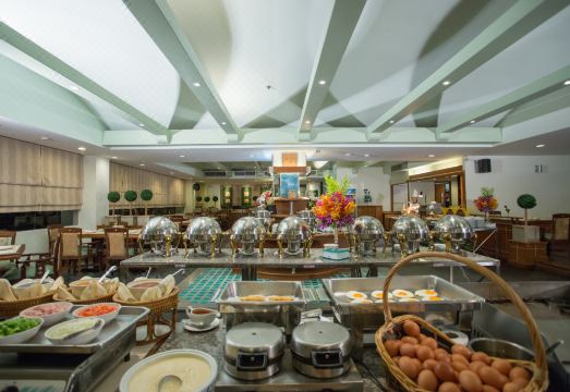 ห้องพักวิวทะเลของ Asia Cha-am Hotel มองออกระเบียงเห็นหาดชะอำ