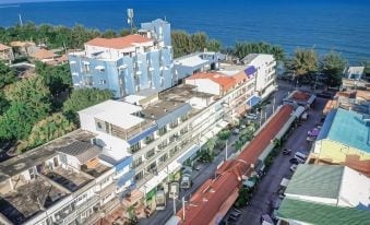 บรรยากาศห้องพักของ The Beach Cha Am Residence ริมหาดชะอำ โทนเรียบสบายตา