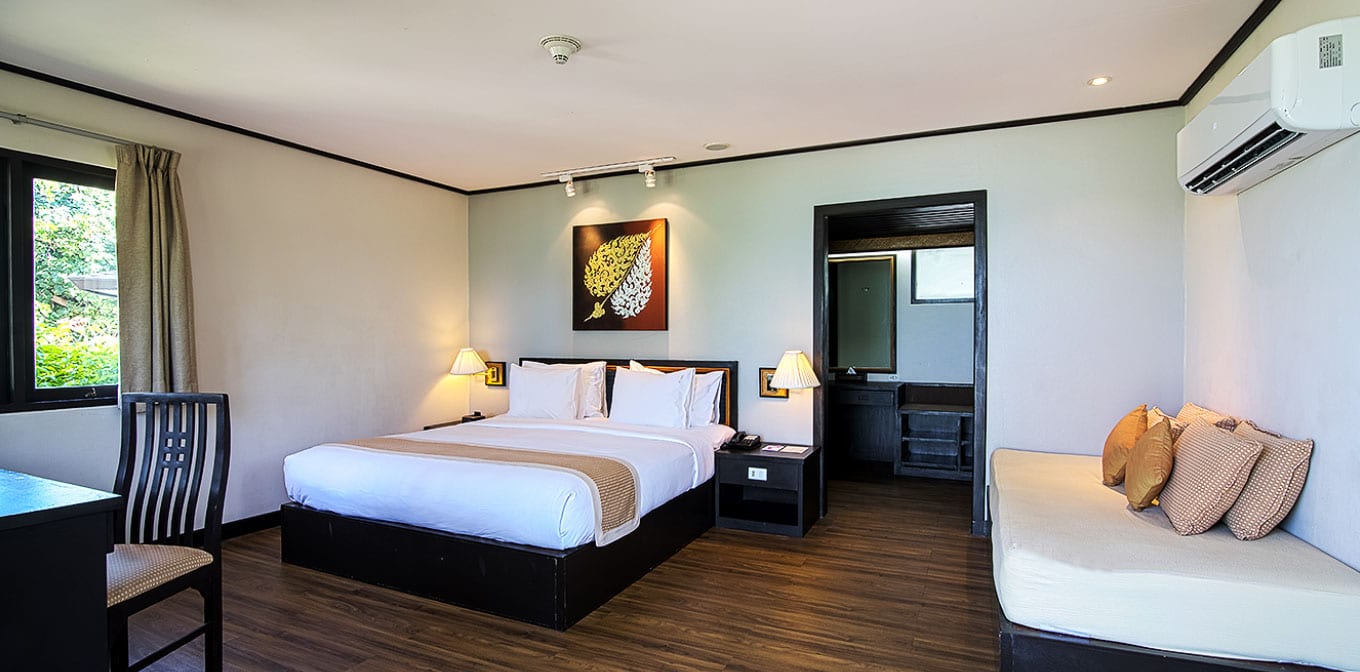 ห้องพักบังกะโลของ Phi Phi Holiday Resort พร้อมระเบียงในสวน เกาะพีพี
