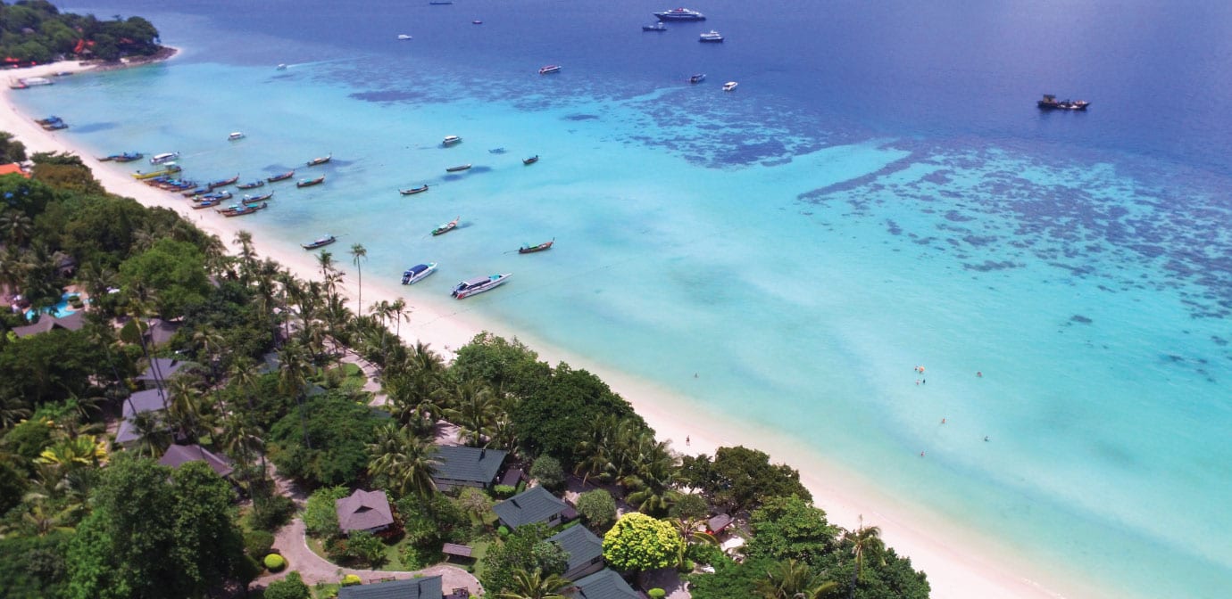 หาดทรายขาวแหลมตง เกาะพีพีดอน หน้ารีสอร์ต Phi Phi Holiday Resort
