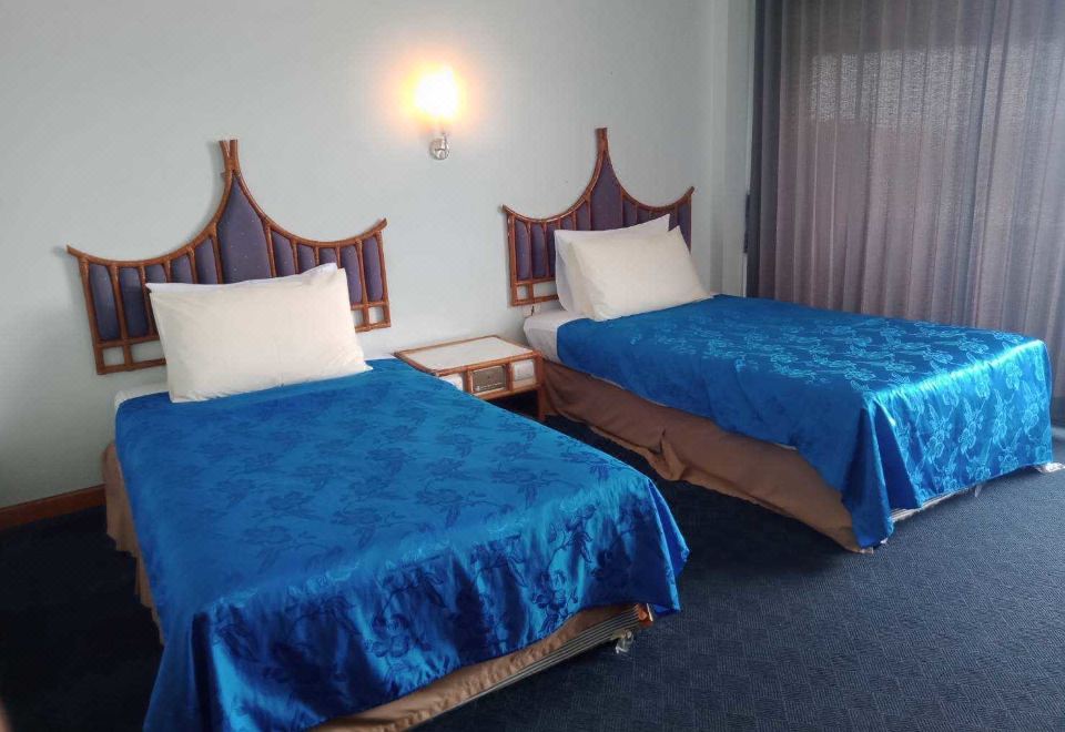ด้านหน้าและอาคารของ Roseinn Hotel Taphanhin พิจิตร