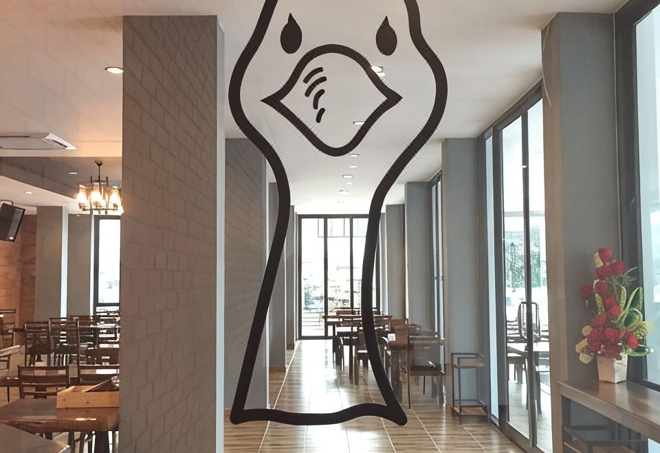 ห้องน้ำและสิ่งอำนวยความสะดวกในห้องพักของ The Nest Hotel Phichit