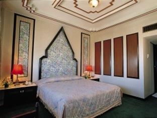 ห้องพักของ Amarinnakhon Hotel พิษณุโลก เตียงคู่ สะอาดเรียบง่าย