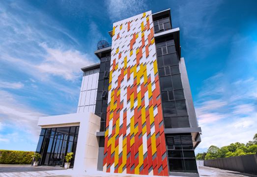 ห้องพักของ Fortune D Hotel Phitsanulok ตกแต่งโทนอบอุ่น เตียงนุ่ม กว้างขวาง