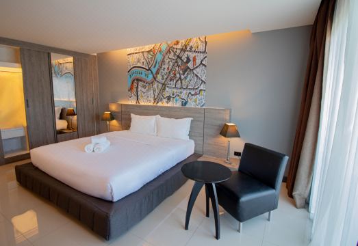 ห้องอาบน้ำฝักบัวสะอาดของ Fortune D Hotel Phitsanulok