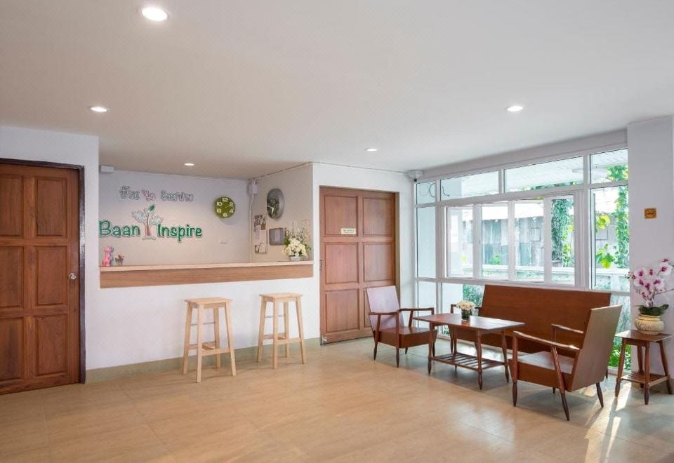 พื้นที่ส่วนกลางและมุมอาหารเช้าของ Baan I Inspire เมืองแพร่