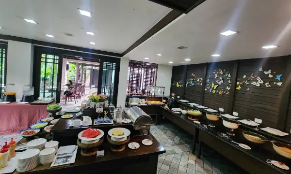 ห้องอาหารไทยของเฮือนนานา บูติก โฮเต็ล บรรยากาศแบบบ้านสวนล้านนา